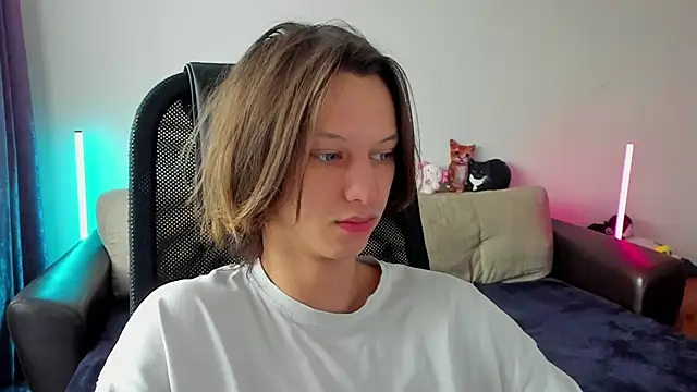 Ostin meow online show from 04-12-26, 10:29