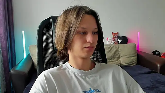 Ostin meow online show from 05-07-26, 05:22