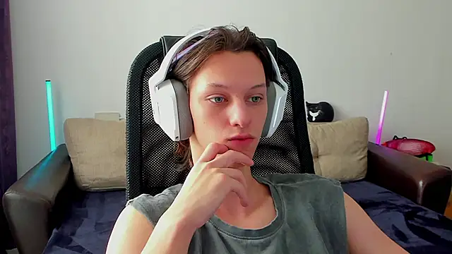 Snapshot of Ostin_meow chatting on 03-01-26, 10:15 Ostin meow online show from 03-01-26, 10:15