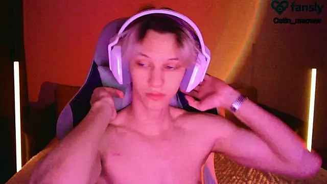 Snapshot of Ostin_meow chatting on 03-14-25, 01:35 Ostin meow online show from 03-14-25, 01:35