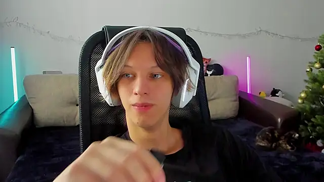 Ostin meow online show from 12-21-25, 06:04