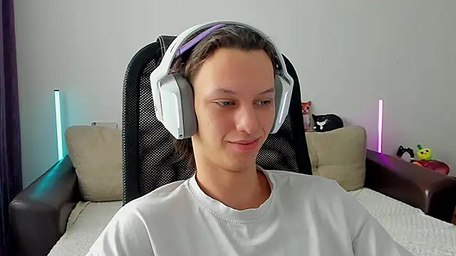 Snapshot of Ostin_meow chatting on 02-23-26, 07:53 Ostin meow online show from 02-23-26, 07:53