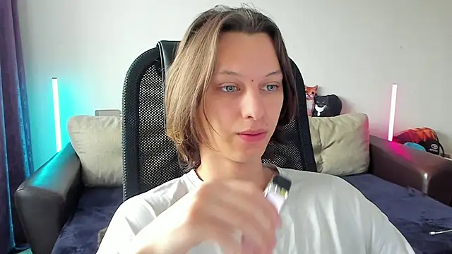 Ostin meow online show from 05-17-26, 08:47