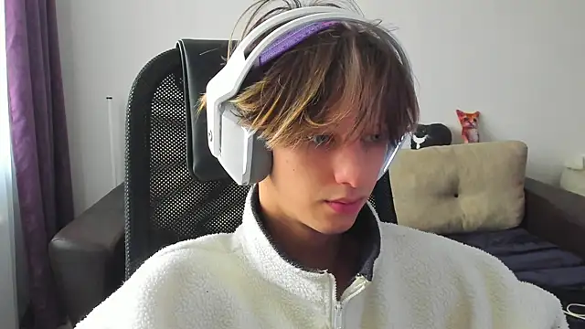 Snapshot of Ostin_meow chatting on 10-07-25, 07:09 Ostin meow online show from 10-07-25, 07:09
