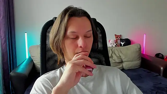 Ostin meow online show from 05-05-26, 07:11