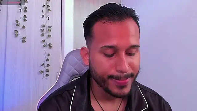 Raf brunette online show from 12-19-25, 01:46