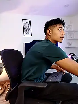 Snapshot of wagz chatting on 10-10-25, 11:55 wagz online show from 10-10-25, 11:55