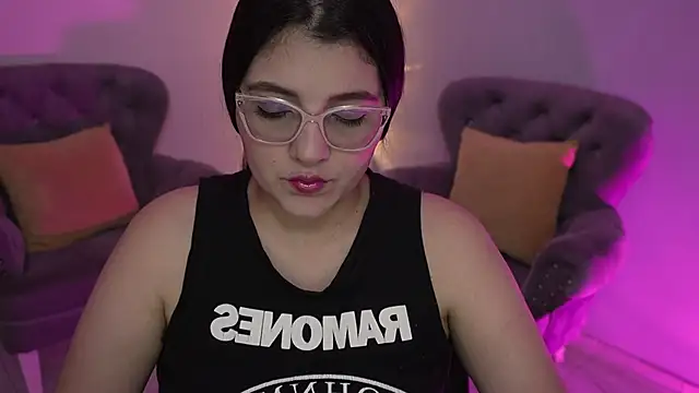 Camilaa bueno online show from 11-30-25, 09:37