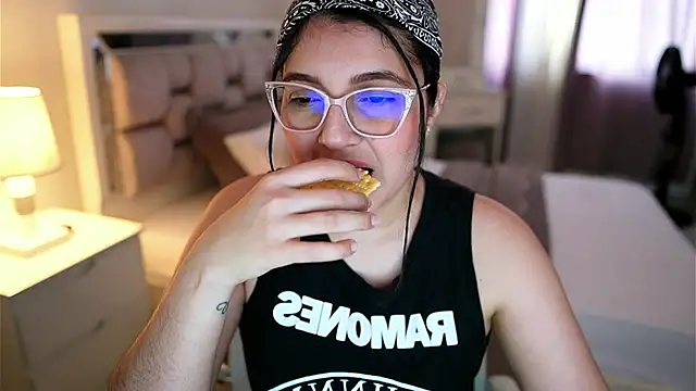 Camilaa bueno online show from 02-22-26, 07:04