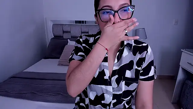 Camilaa bueno online show from 05-16-26, 10:53