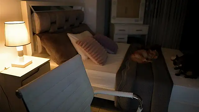 Camilaa bueno online show from 11-18-25, 11:37