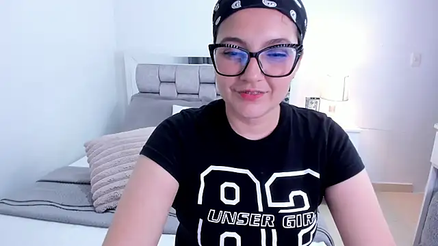 Camilaa bueno online show from 04-21-26, 01:42