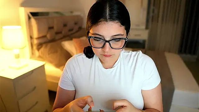 Camilaa bueno online show from 12-20-25, 11:18