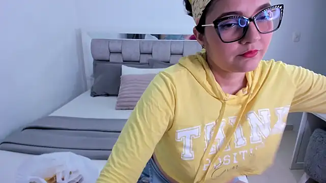 Camilaa bueno online show from 05-27-26, 12:31