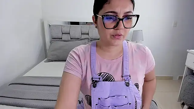 Snapshot of Camilaa_bueno chatting on 07-14-26, 02:05 Camilaa bueno online show from 07-14-26, 02:05