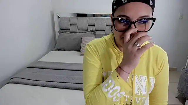 Snapshot of Camilaa_bueno chatting on 07-20-26, 12:18 Camilaa bueno online show from 07-20-26, 12:18
