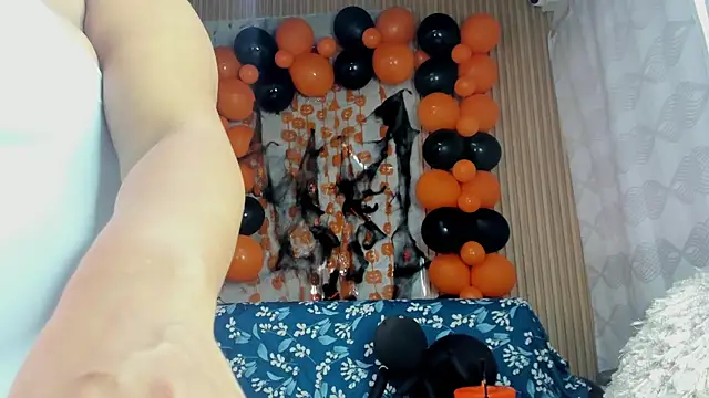 Any topless online show from 10-27-25, 11:00