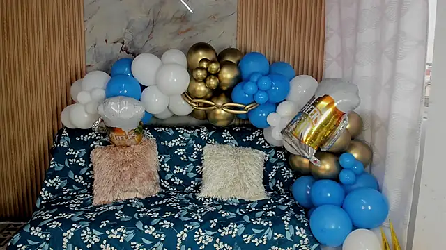 Any topless online show from 10-11-25, 11:00