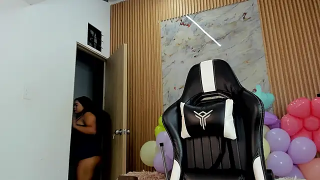 Any topless online show from 04-09-26, 11:05