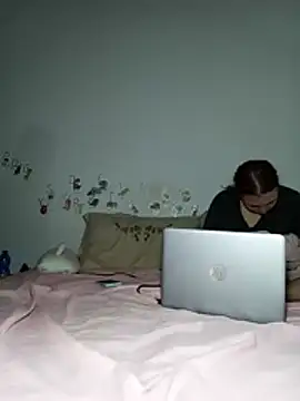 Snapshot of ella_grays chatting on 06-05-26, 05:07 ella grays online show from 06-05-26, 05:07