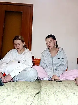 Snapshot of ella_grays chatting on 01-16-26, 06:23 ella grays online show from 01-16-26, 06:23