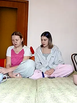 Snapshot of ella_grays chatting on 01-17-26, 05:38 ella grays online show from 01-17-26, 05:38