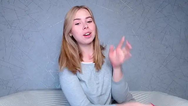 sofiaa here online show from 09-15-25, 12:33