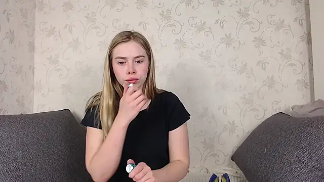 sofiaa here online show from 03-31-26, 12:01