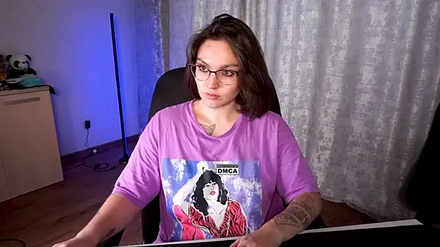 Snapshot of Hoot_owl_cb chatting on 10-20-25, 03:41 Hoot owl cb online show from 10-20-25, 03:41