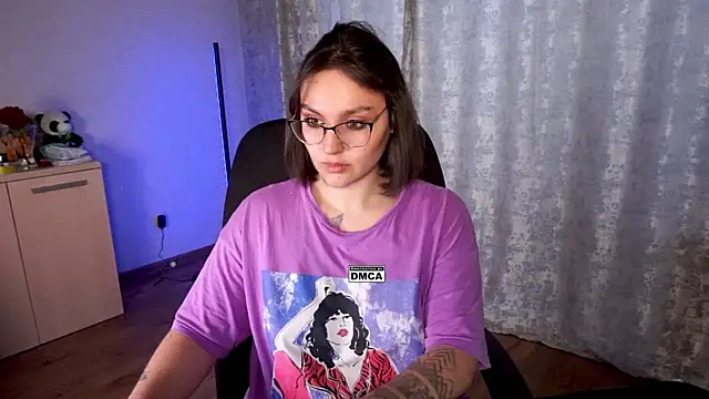Snapshot of Hoot_owl_cb chatting on 10-22-25, 03:06 Hoot owl cb online show from 10-22-25, 03:06