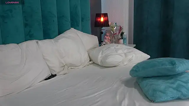 Snapshot of LauraMirage chatting on 03-07-25, 10:35 LauraMirage online show from 03-07-25, 10:35