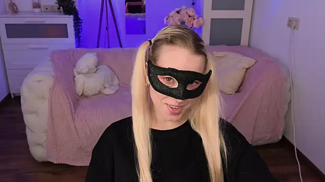 Snapshot of jeancolex chatting on 12-15-24, 12:17 jeancolex online show from 12-15-24, 12:17