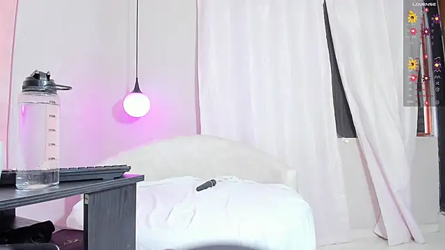 anna lorenss online show from 10-28-25, 11:42