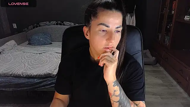 Aria Dl online show from 11-17-25, 07:12