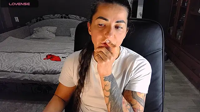 Aria Dl online show from 11-20-25, 04:18