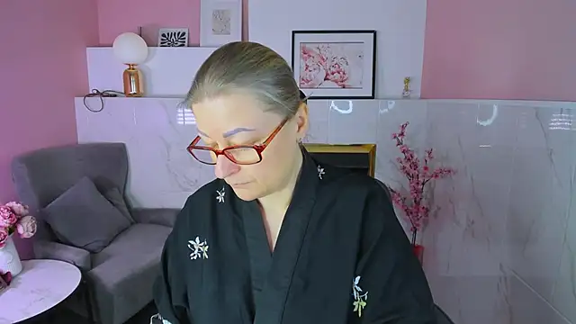 AlexandraKind online show from 12-19-25, 01:35