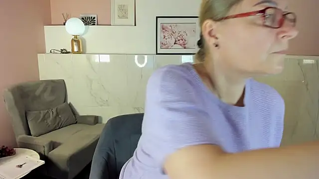 AlexandraKind online show from 09-19-25, 01:37