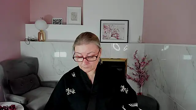 AlexandraKind online show from 10-04-25, 01:45