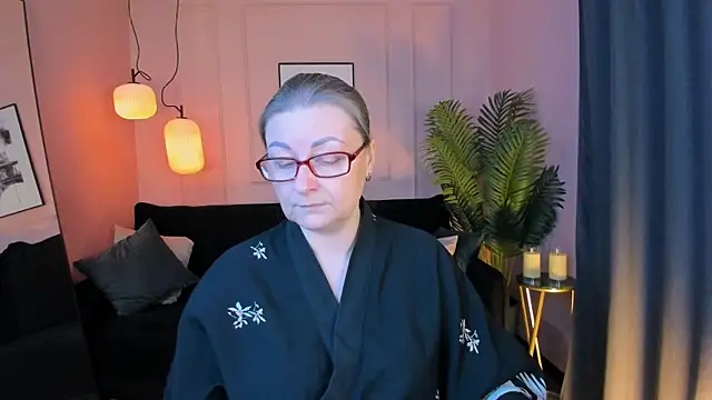 AlexandraKind online show from 12-17-25, 01:38