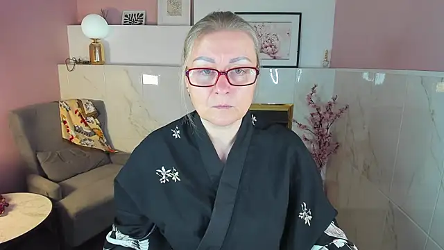 AlexandraKind online show from 10-13-25, 01:34