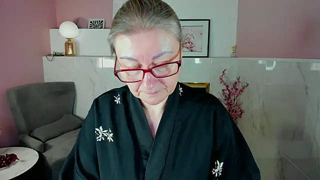 AlexandraKind online show from 10-25-25, 01:45