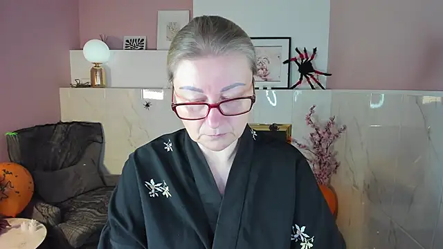 AlexandraKind online show from 10-29-25, 01:32