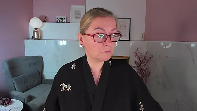 AlexandraKind online show from 09-28-25, 01:40