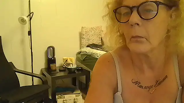 housewife shantie online show from 07-10-26, 09:26