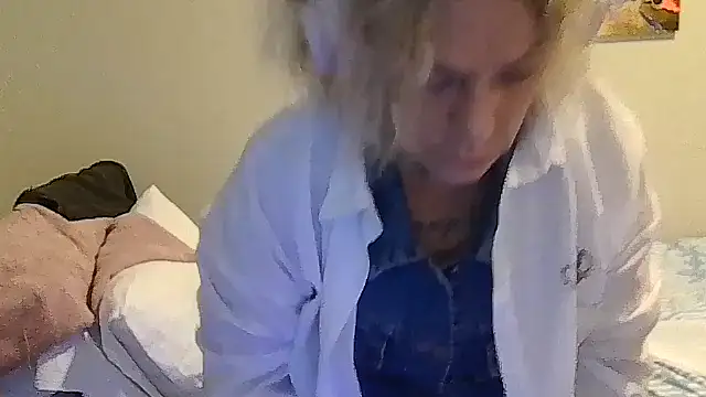 Snapshot of housewife_shantie chatting on 05-05-26, 05:16 housewife shantie online show from 05-05-26, 05:16