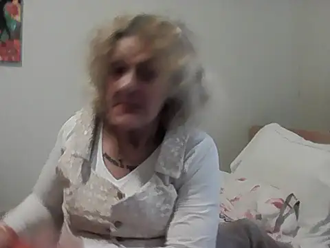 Snapshot of housewife_shantie chatting on 03-28-26, 10:27 housewife shantie online show from 03-28-26, 10:27