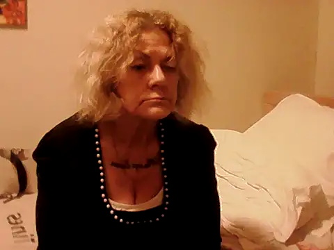 Snapshot of housewife_shantie chatting on 03-19-26, 01:16 housewife shantie online show from 03-19-26, 01:16
