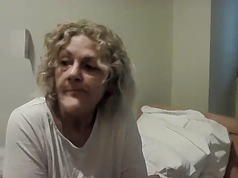 housewife shantie online show from 03-05-26, 06:43