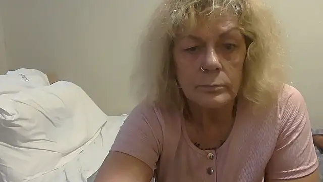 housewife shantie online show from 09-28-25, 09:49