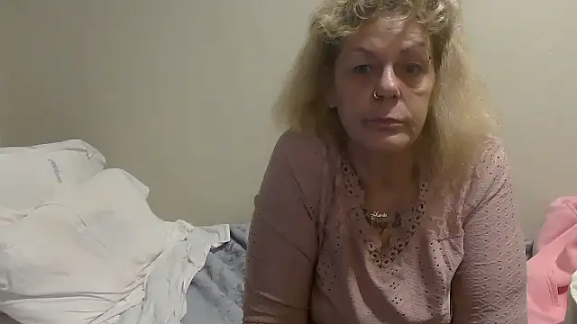 housewife shantie online show from 10-04-25, 08:05